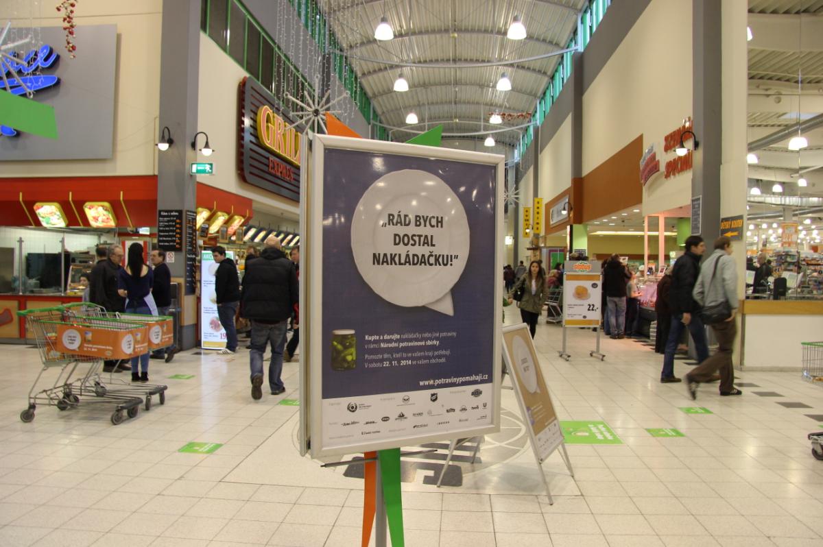 Hradecký deník: Sbírka potravin se blíží, charita hledá dobrovolníky